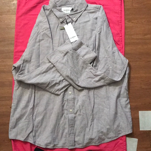 Goodfellow & CO Button Down - Picture 5 of 5
